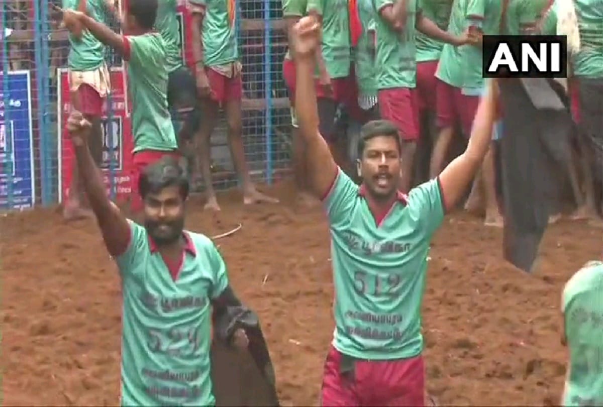 Two bull tamers detained by police for waving black flags and shouting slogans against Centre farm laws during Jallikattu event in Madurai