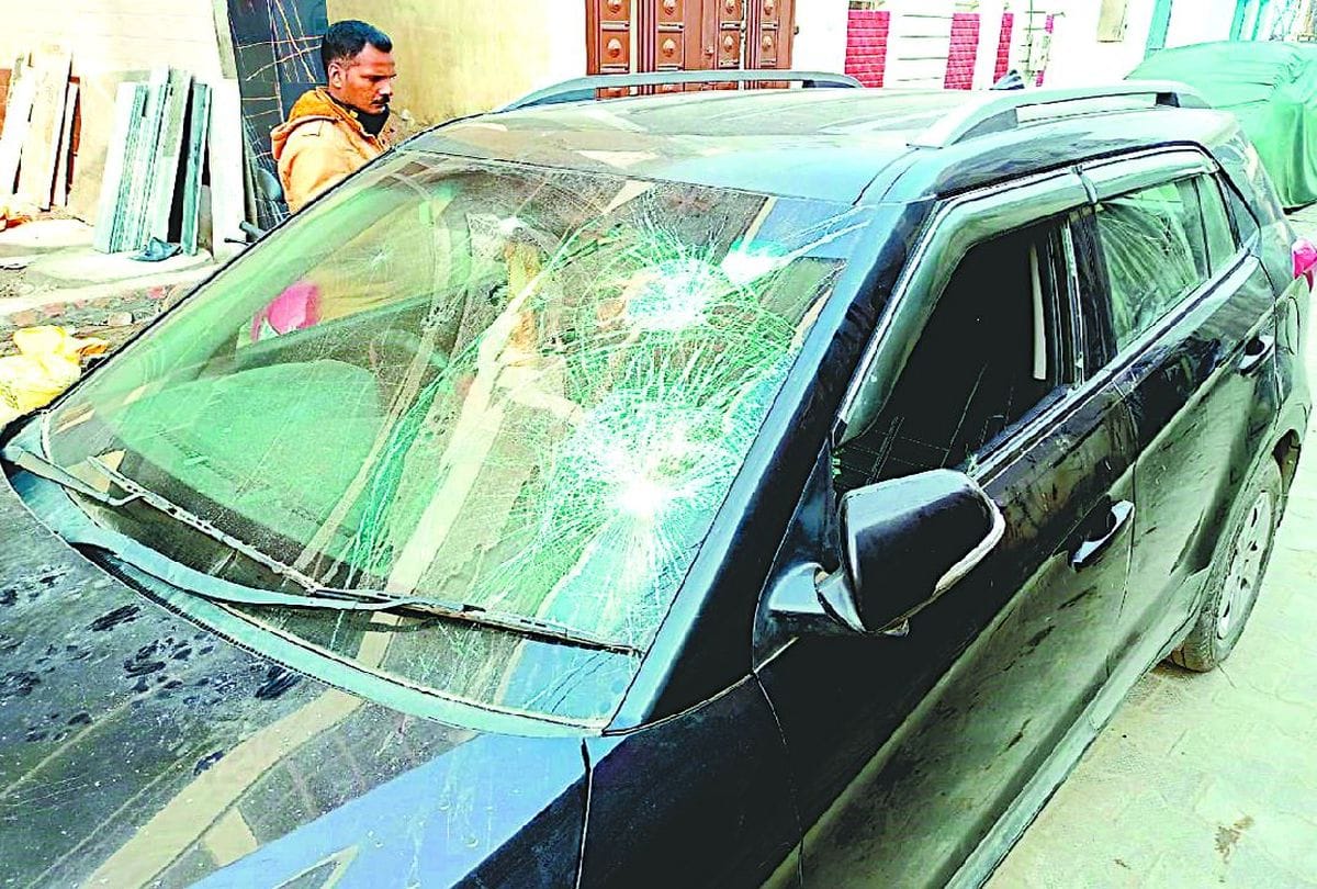 Firing on mobile businessman house in agra