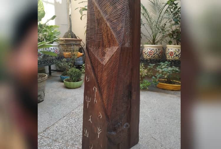 A Fine art teacher of chandigarh has depicted the change of city on wood  