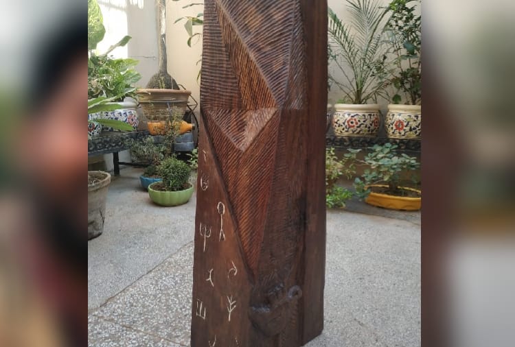 A Fine art teacher of chandigarh has depicted the change of city on wood  