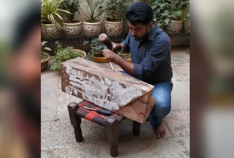 A Fine art teacher of chandigarh has depicted the change of city on wood  