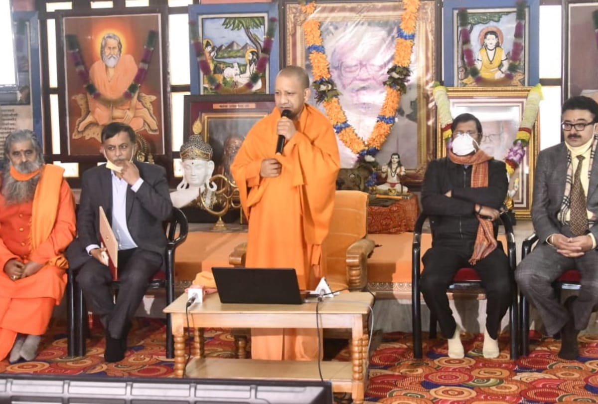 CM Yogi inaugurates digital diary and app of Information Department in Gorakhnath mandir
