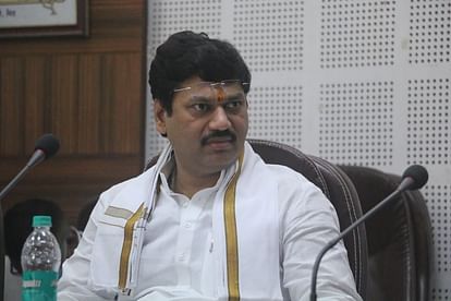 Maharashtra politics News And update Dhananjay Munde came against his sister said NCP will win in Beed