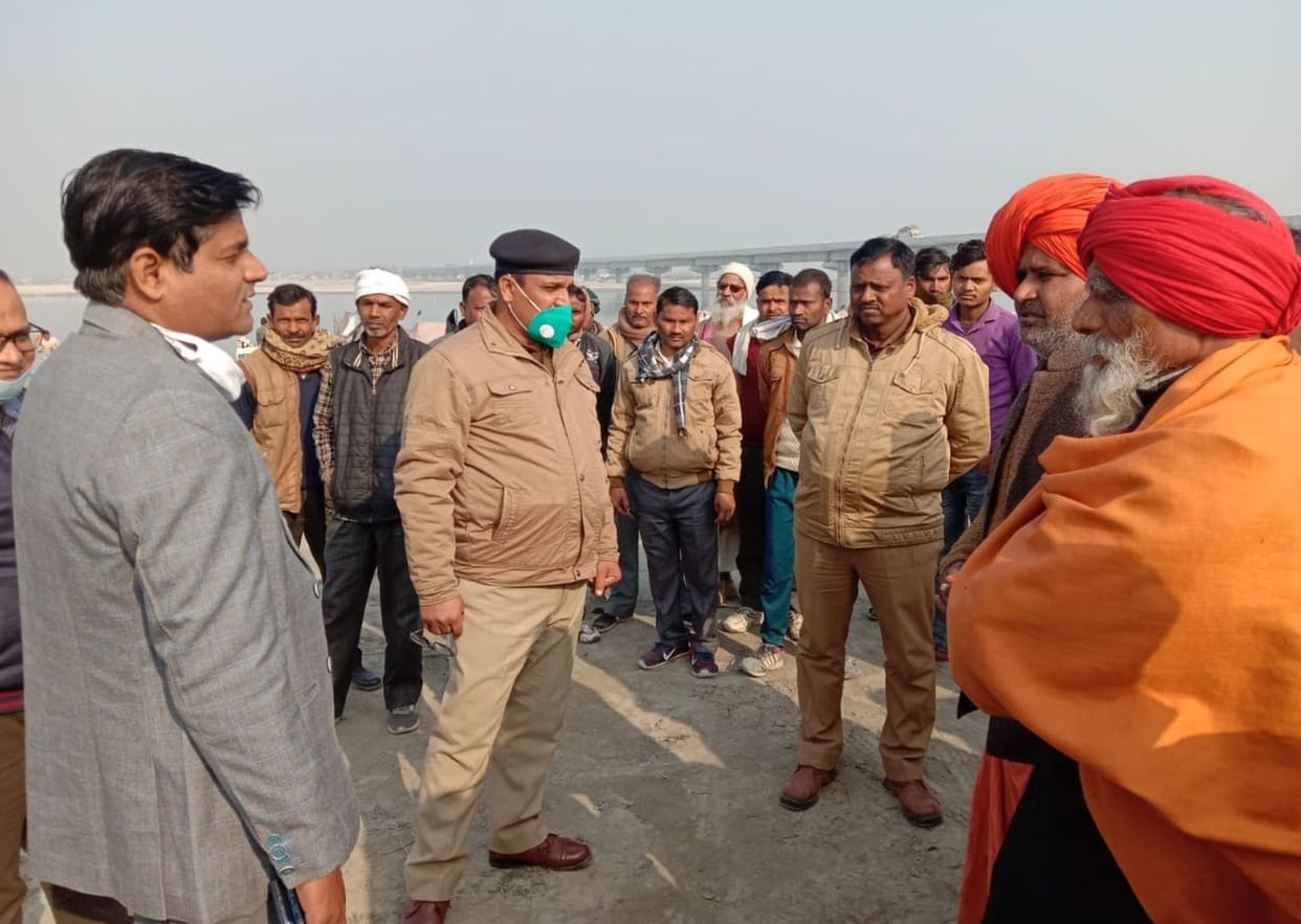 Sadhus and saints angry at stopping from Kalpavas on Dhaighat Ganga coast