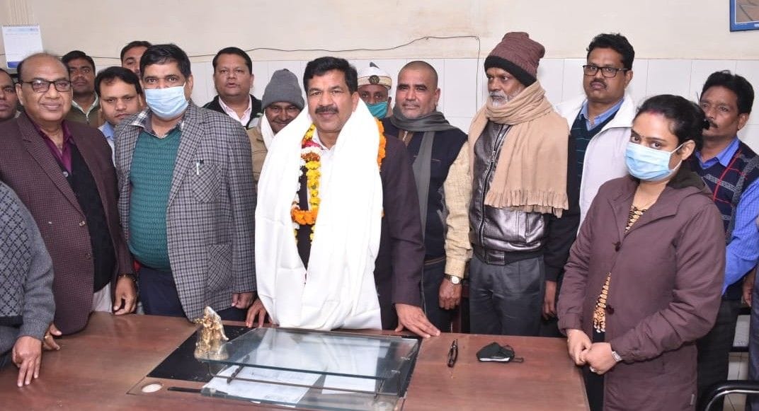 Hathras: Term of District Panchayat President ends, DM becomes Administrator