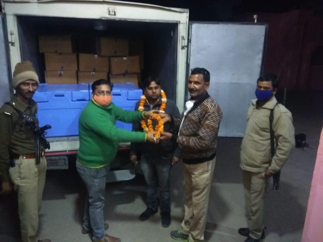 Corona vaccine arrived from Jhansi under tight security