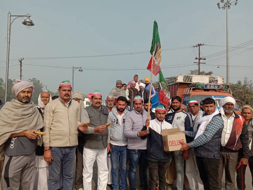Farmers left for Ghazipur border