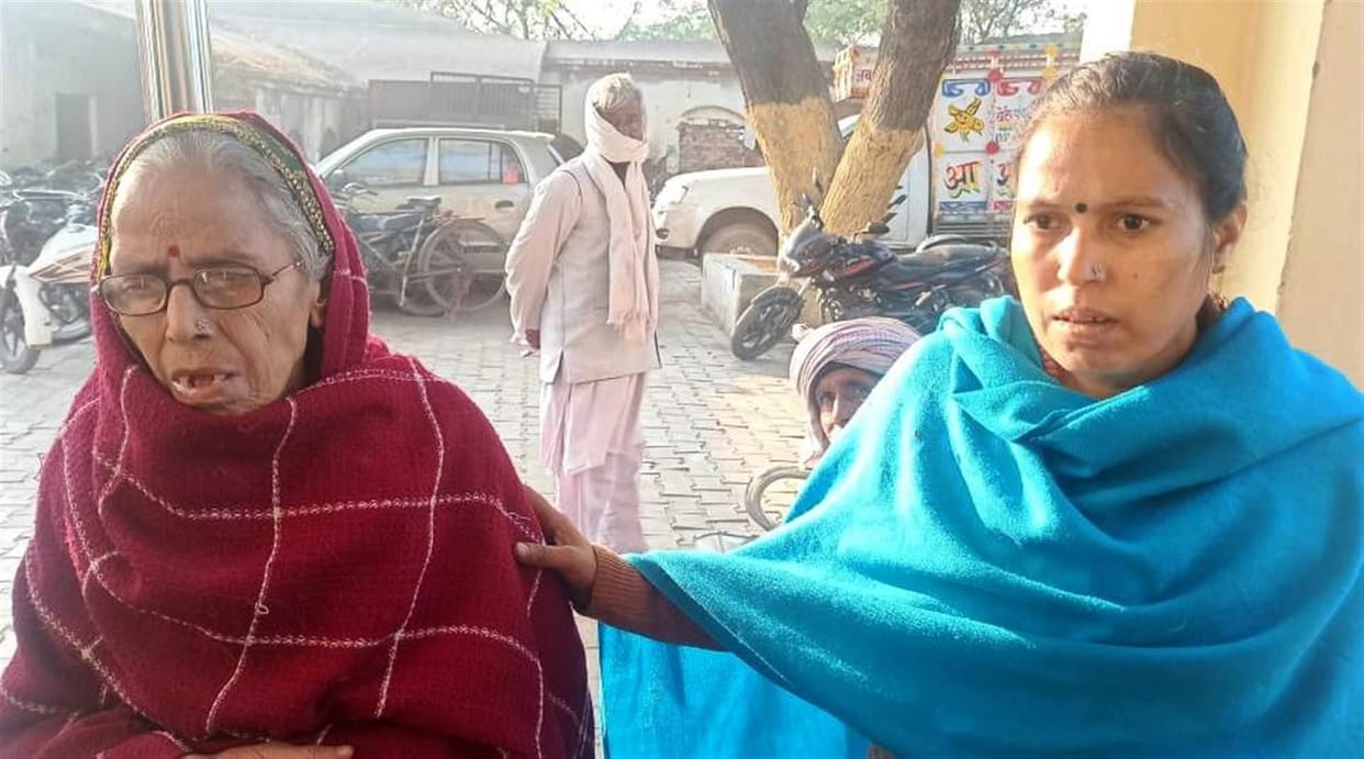 Hathras: sniffing tops and rings by smelling intoxicants to an older woman