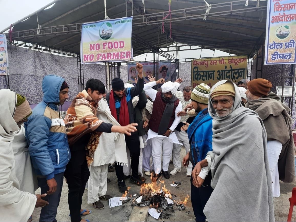 Farmers lit copies of agricultural laws at the dighal toll plaza