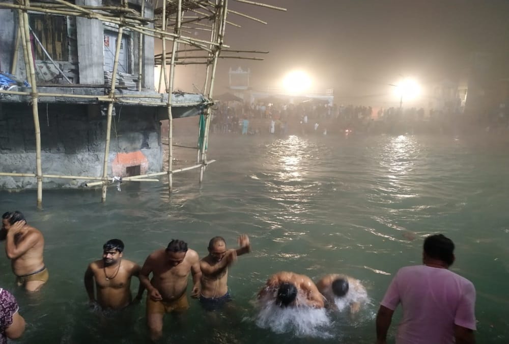 Makar Sankranti 2021 Latest news: Kumbh Year First Ganga Snan in haridwar held Today, more than six lakh devotee reached