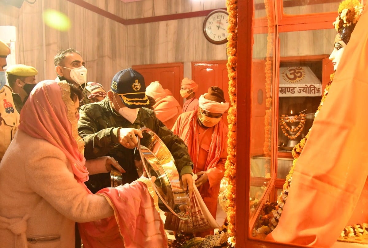 cm yogi adityanath pray to gorakhnath temple on makar sankranti 2021