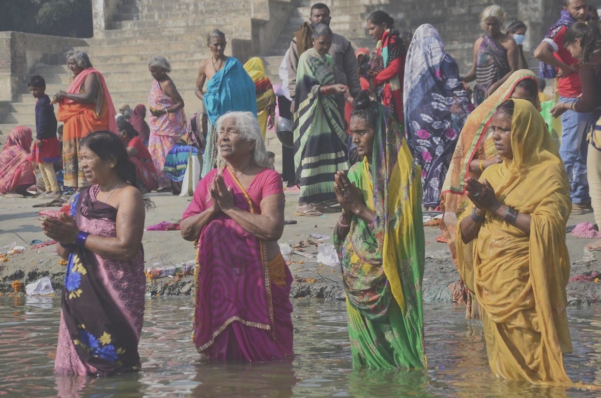 Devotees took the plunge of faith, punched kites in the sky