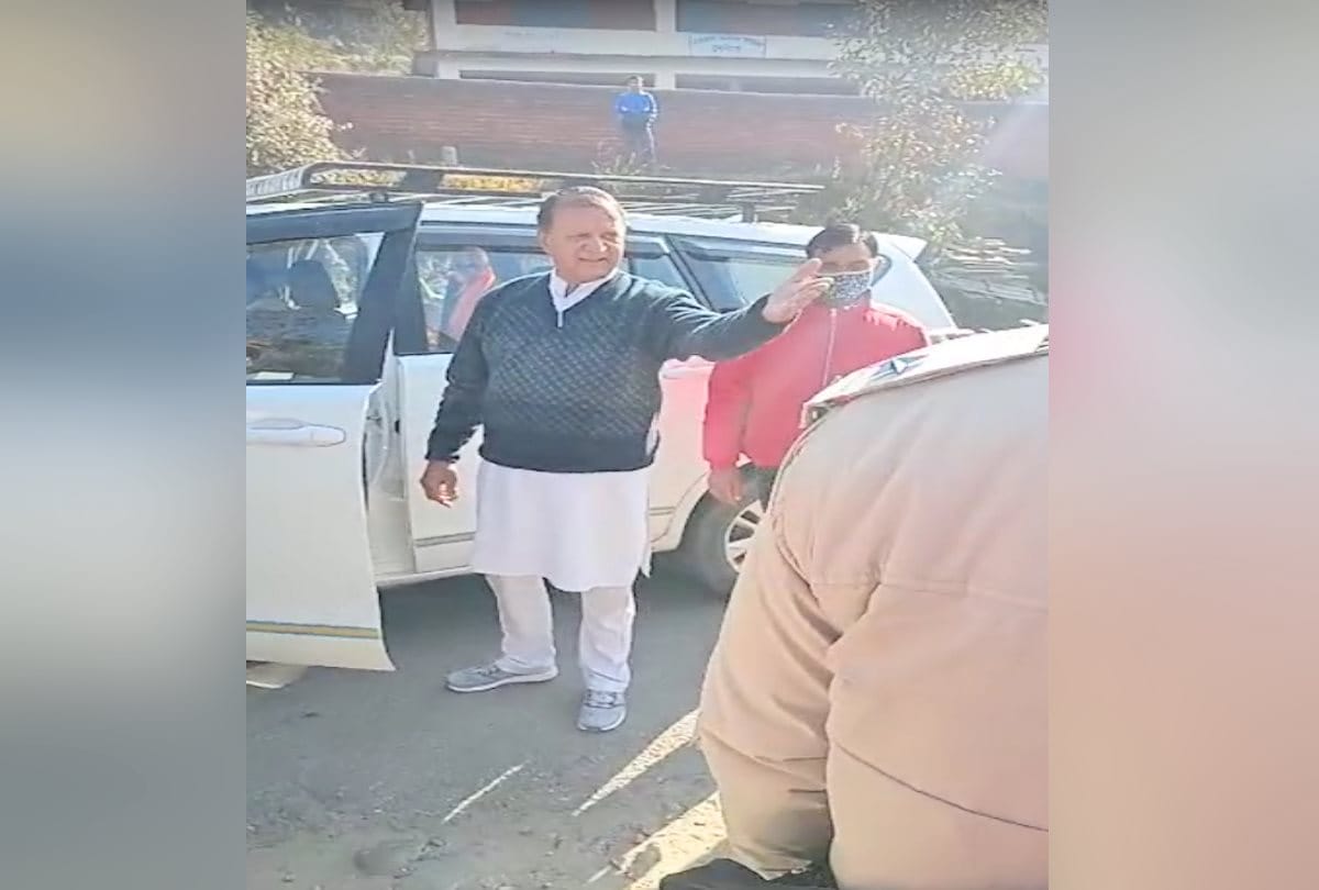 Go back slogans against minister Mahendra Singh seeking votes, video goes viral