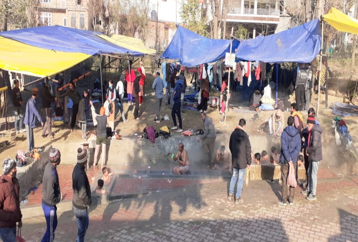 Makar Sankranti 2021: Devotees took holy bath in Tattapani of Himachal pradesh, See photos