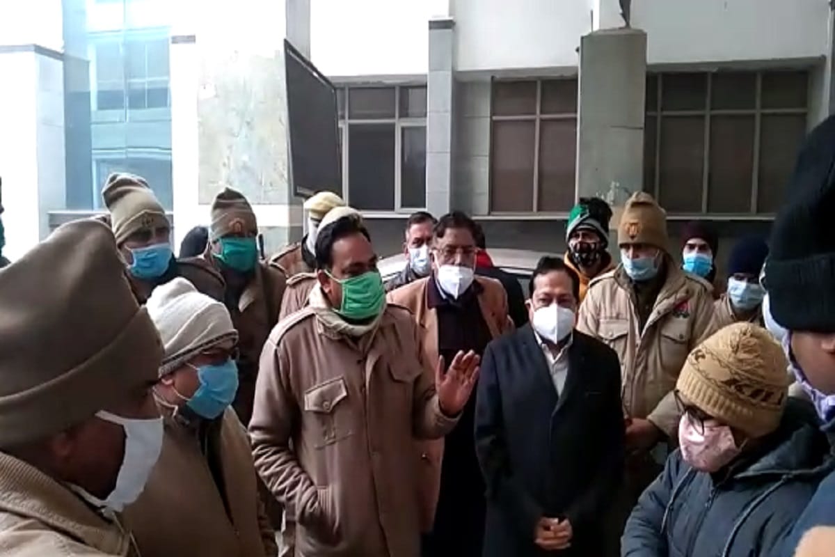 Corona patient commits suicide in medical college at Muzaffarnagar and see photo