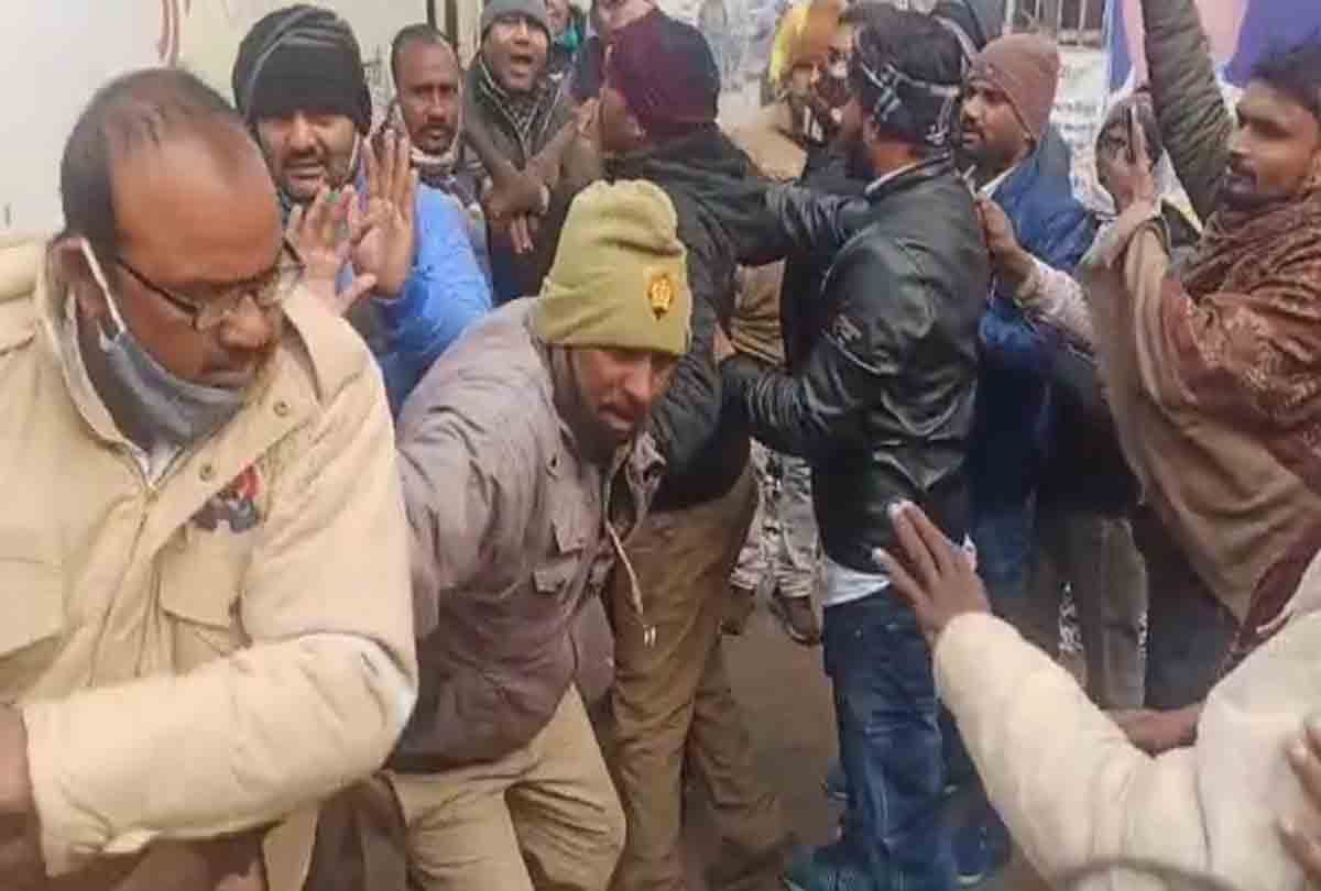 Roadways bus driver and police scuffle, video goes viral