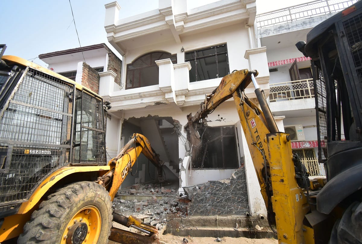 Bulldozer of PDA run the house of Rashid alias Neelu, cousin of former MP Atiq Ahmed