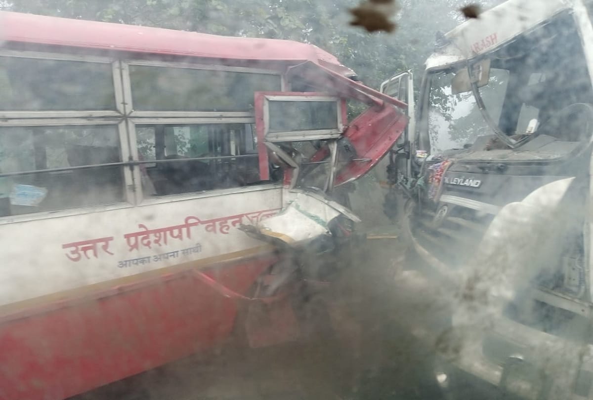 Roadways bus and milk tanker meets accident on Moradabad Agra highway many injured