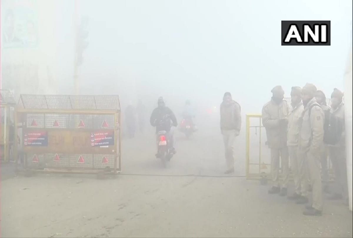 Delhi wakes up to dense fog thursday morning visibility gets lower temperature dips down