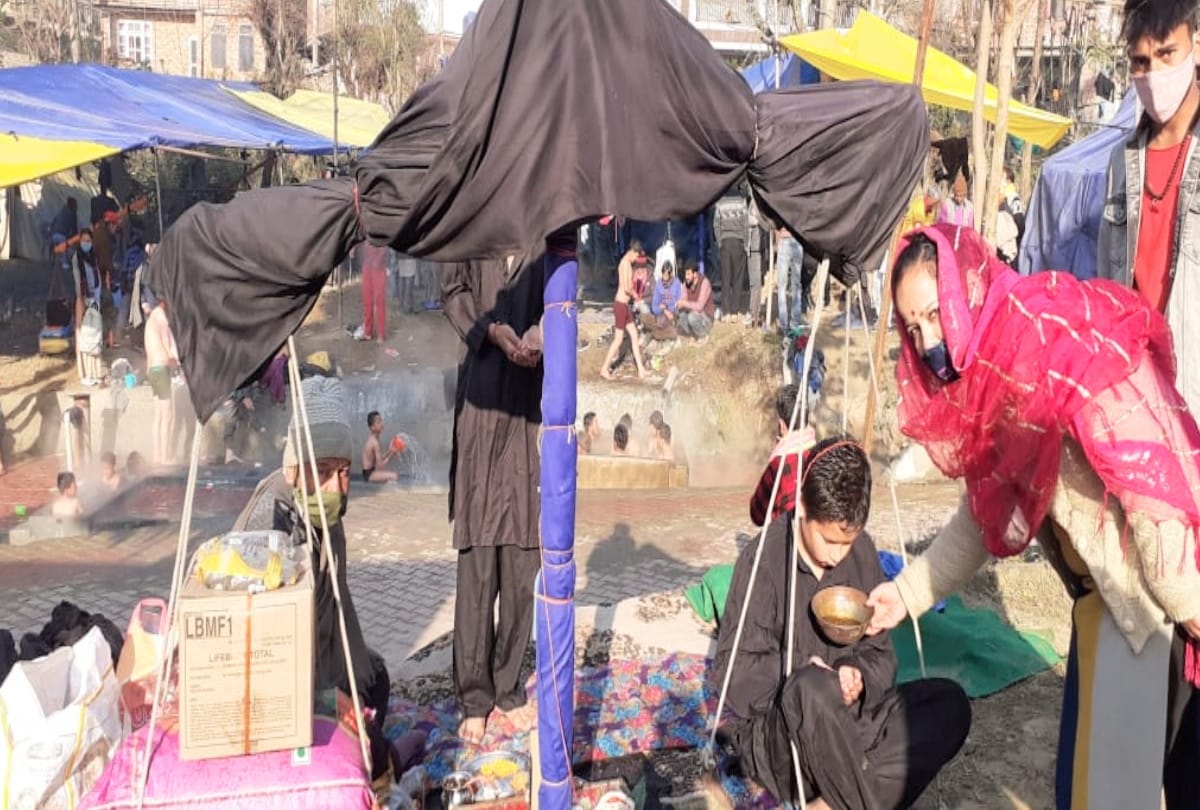 Makar Sankranti 2021: Devotees took holy bath in Tattapani of Himachal pradesh, See photos