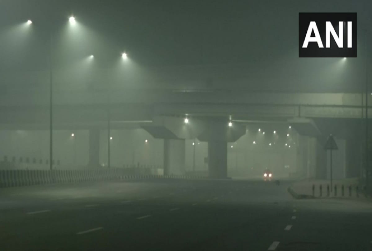 Delhi news: People shivered by the harsh cold in capital
