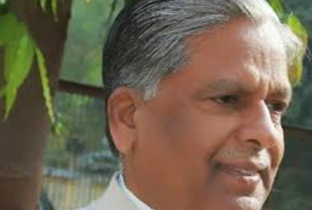 Ashok Vajpayee said opposing parties are using farmers