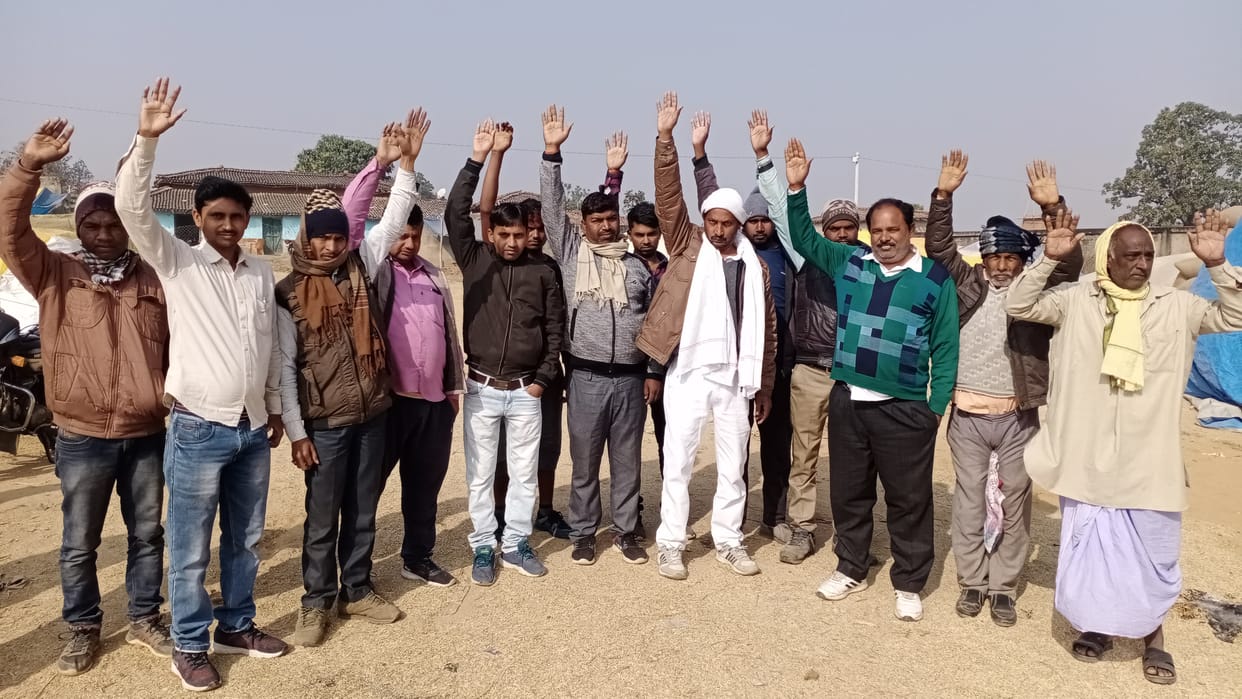 Angry farmers protested due to non-purchase of paddy