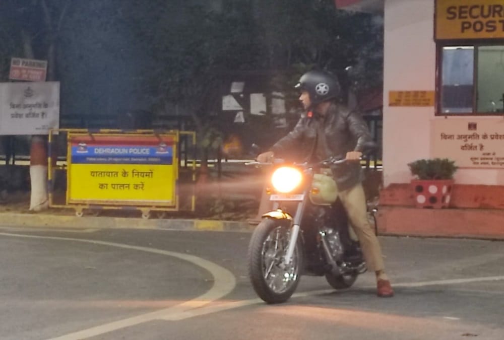 Bollywood Actor Rajkummar Rao Ride on Bullet  wearing Police Uniform in Dehradun