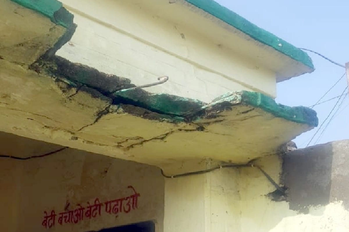Amar Ujala Exclusive Report: There are 414 dilapidated buildings in Bijnor district but will not be constructed this year as well