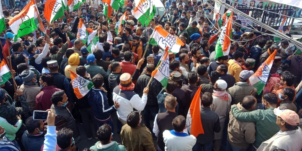 kisan andolan in uttarakhand latest news: congress raj bhawan march photos