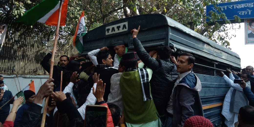 kisan andolan in uttarakhand latest news: congress raj bhawan march photos