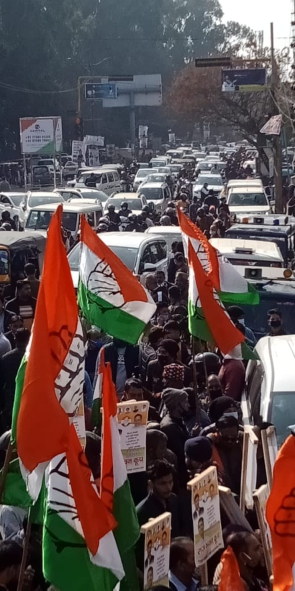 kisan andolan in uttarakhand latest news: congress raj bhawan march photos