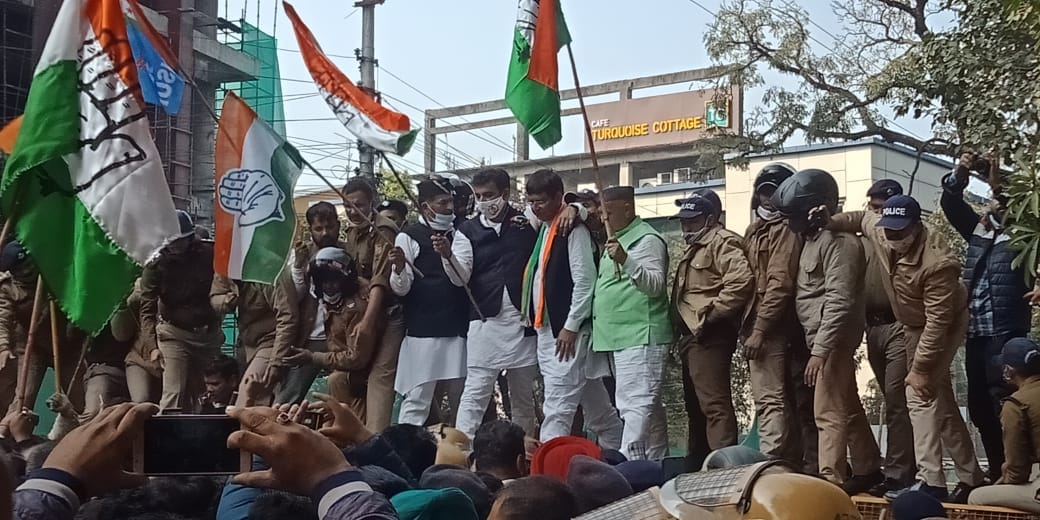 kisan andolan in uttarakhand latest news: congress raj bhawan march today