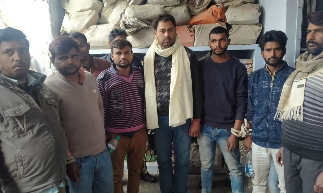 Seven arrested with stolen solar plates