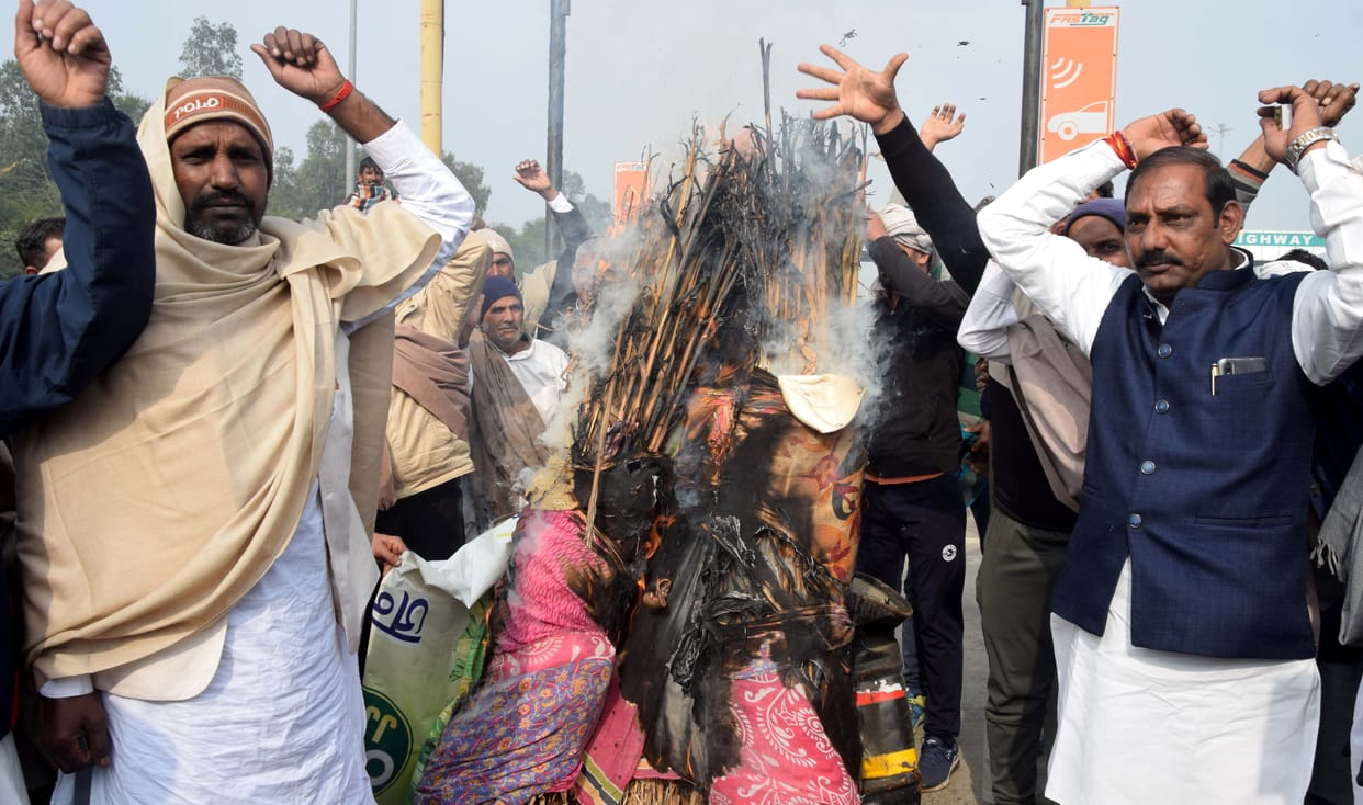 Farmer movement: effigies of PM, CM and Deputy CM