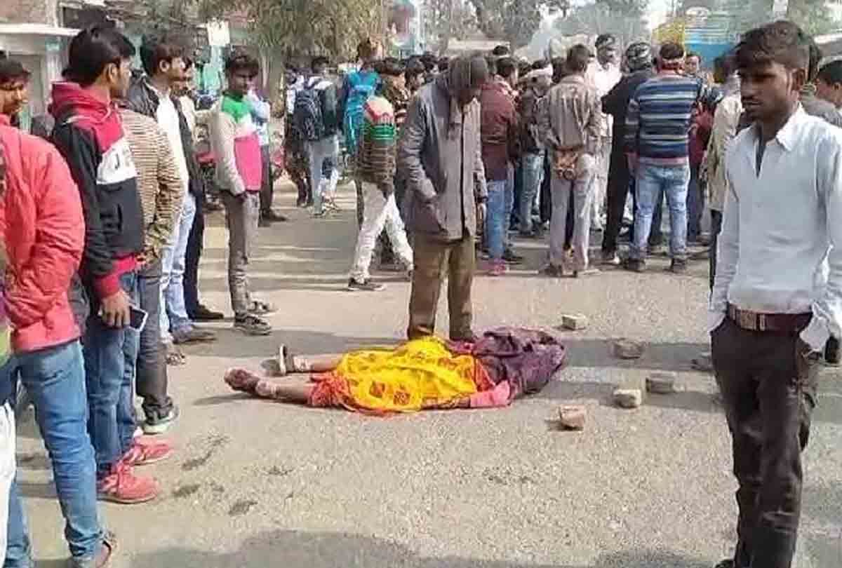 Ex-serviceman's wife killed in truck collision in Farrukhabad