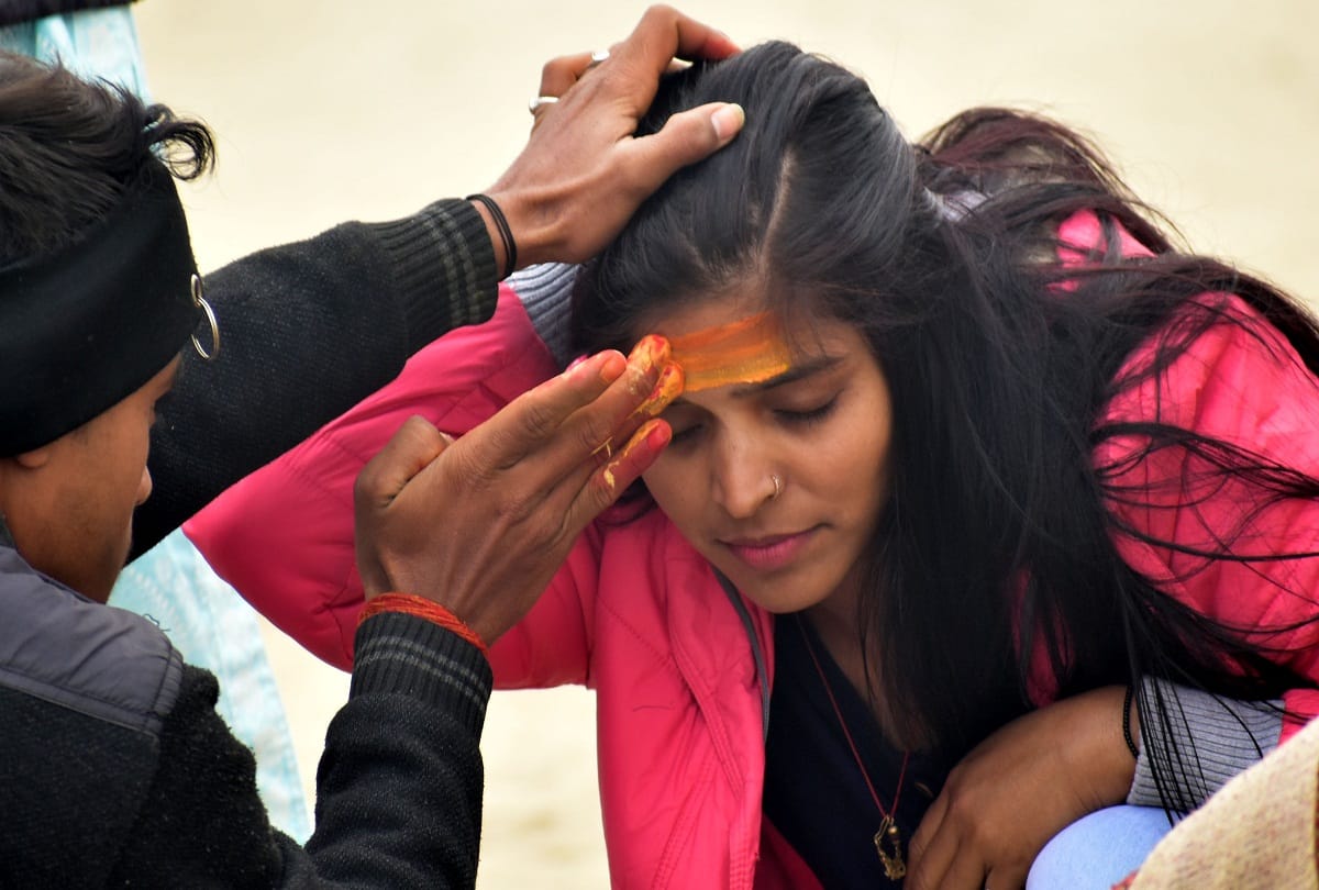 Lakhs of devotees took a holy dip in the Triveni Sangam on Makar Sankranti.