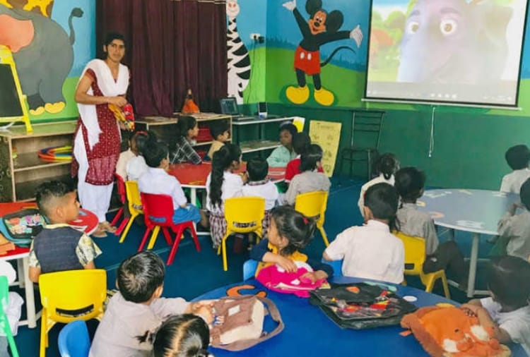 7842 schools provide smart education in Punjab