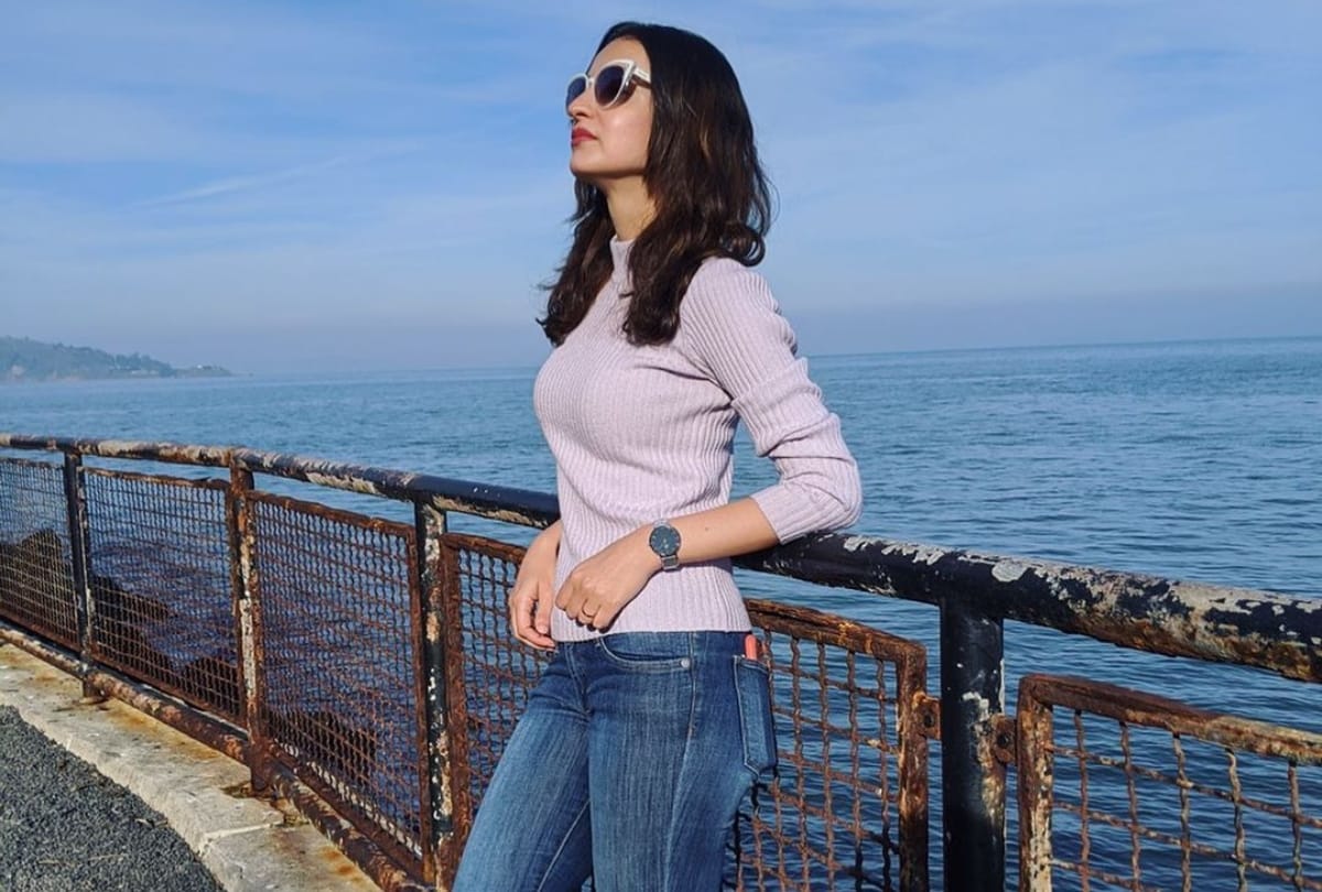 sanaya irani latest look in beautiful dress in hindi