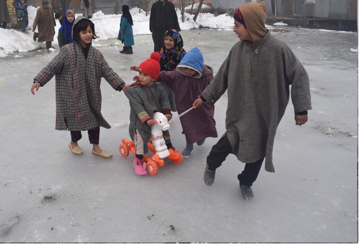 Jammu Kashmir Weather Today Update Latest News in Hindi weather Srinagar recorded as minus 7.6 degree centigrade