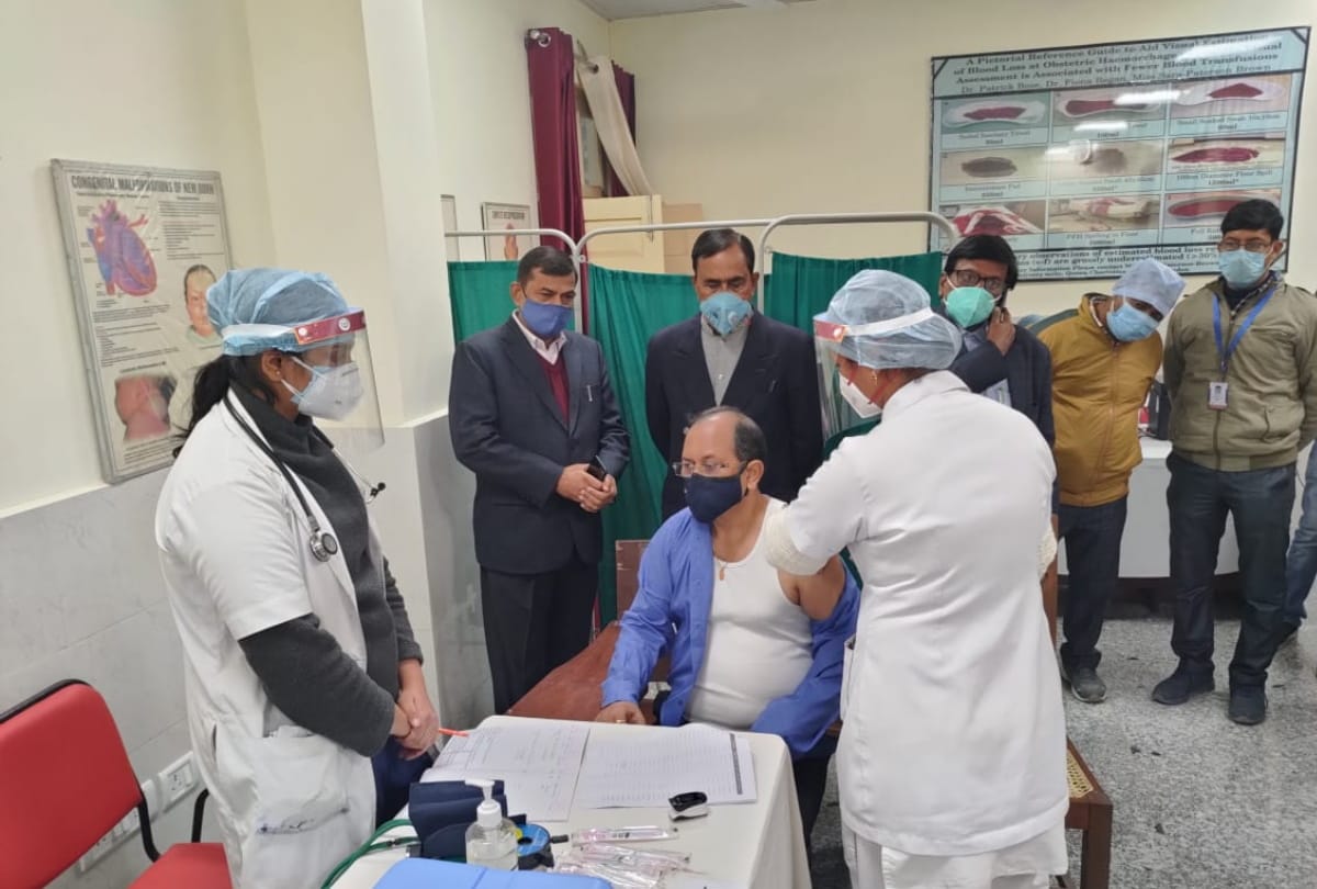 Corona vaccination started in UP Gorakhpur