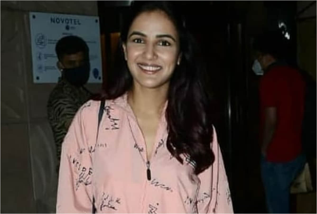 Bigg boss Jasmin Bhasin trolled for her 'manipulators' tweet, the actress hits back saying 'I have nothing against any'