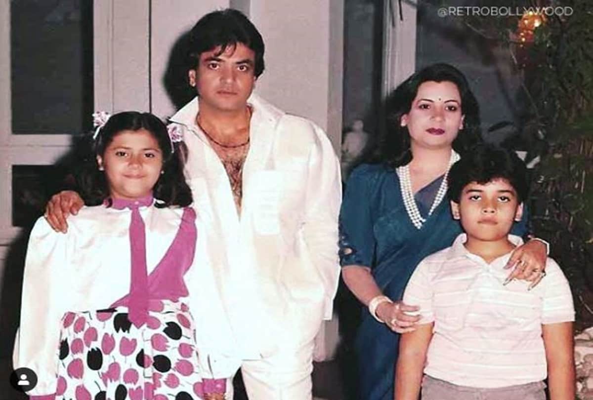 Unseen and Rare pictures of 70s bollywood stars with their family