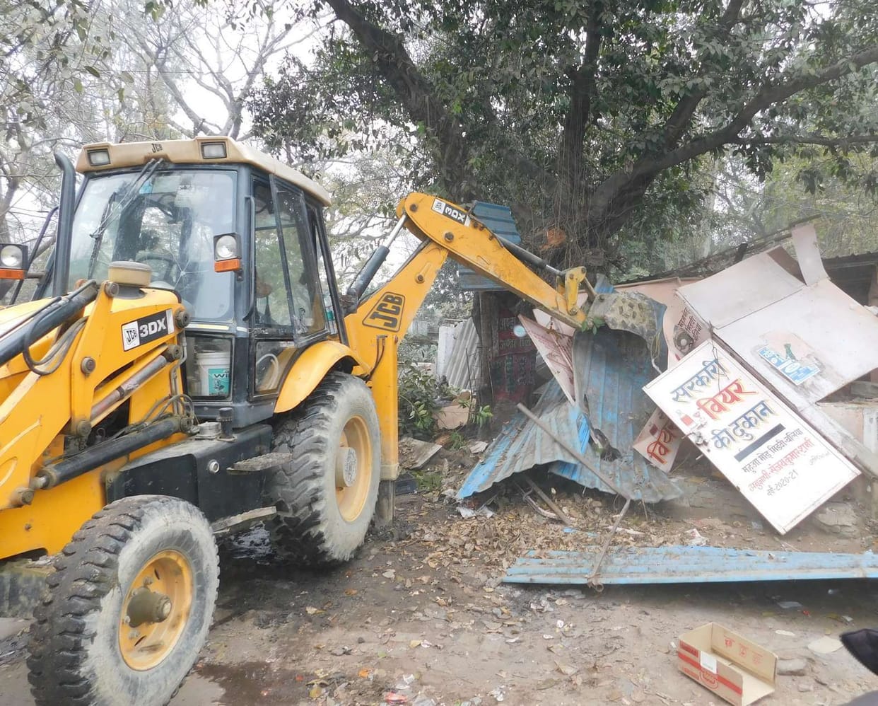 Encroachment removed in Mahua Fold and Middi area