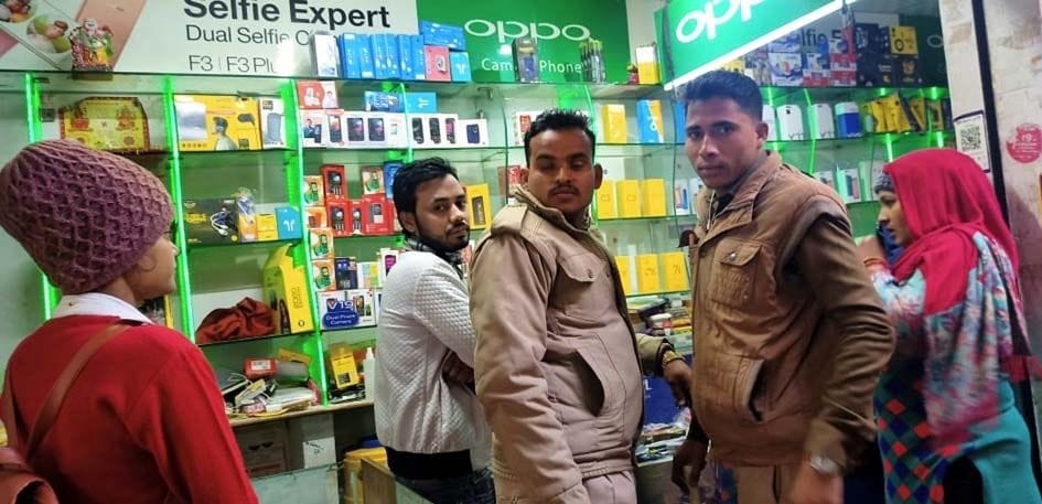 tappebaaj ne yuvatee ke baig se paar kie das hajaar rupaye