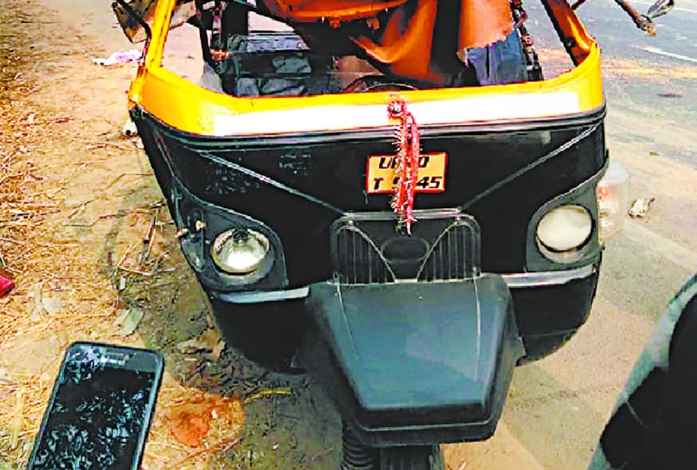 One died and five injured in an accident in Bahraich.