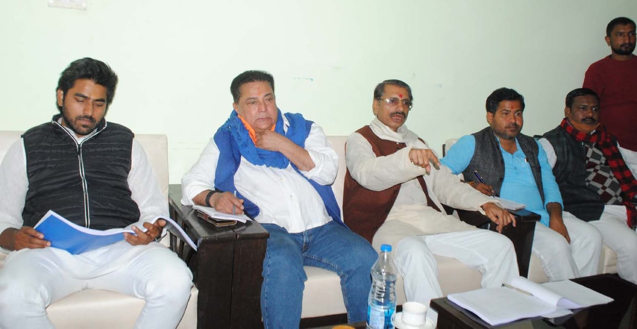 Work together to stop the ravines falling in the Mandakini