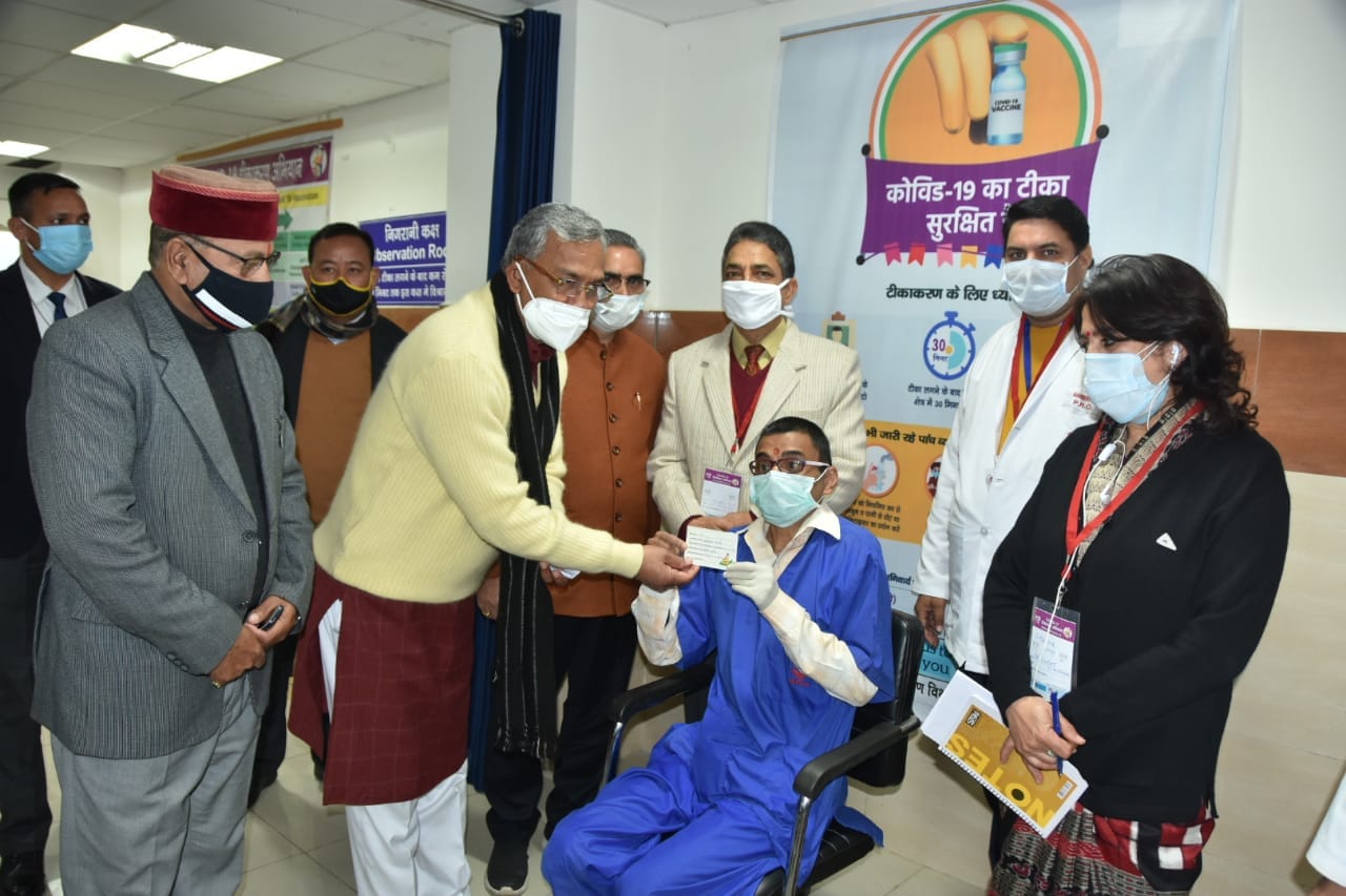 Corona Vaccination in Uttarakhand news Today: watch first day vaccination in photos