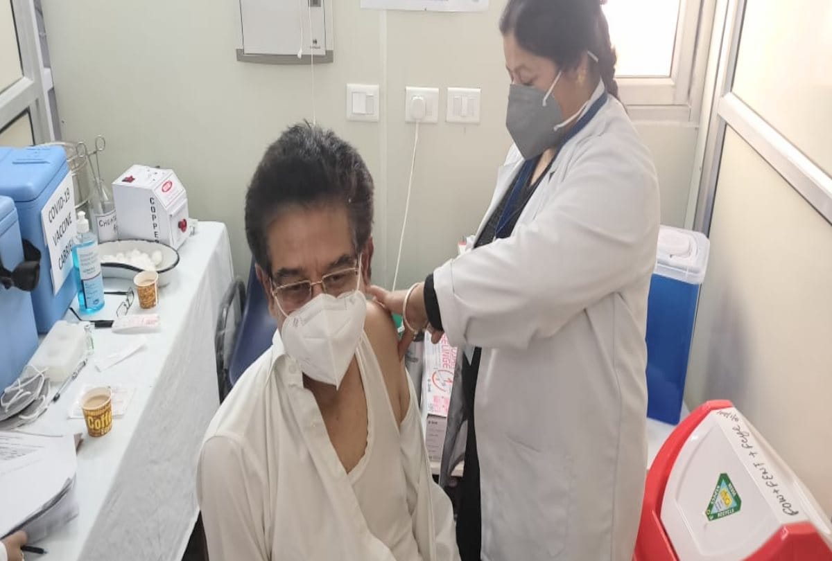 Corona Vaccination latest news himachal: know know Who got the Covid vaccine first