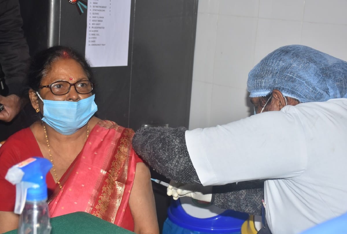 Corona vaccination in gorakhpur six hospital